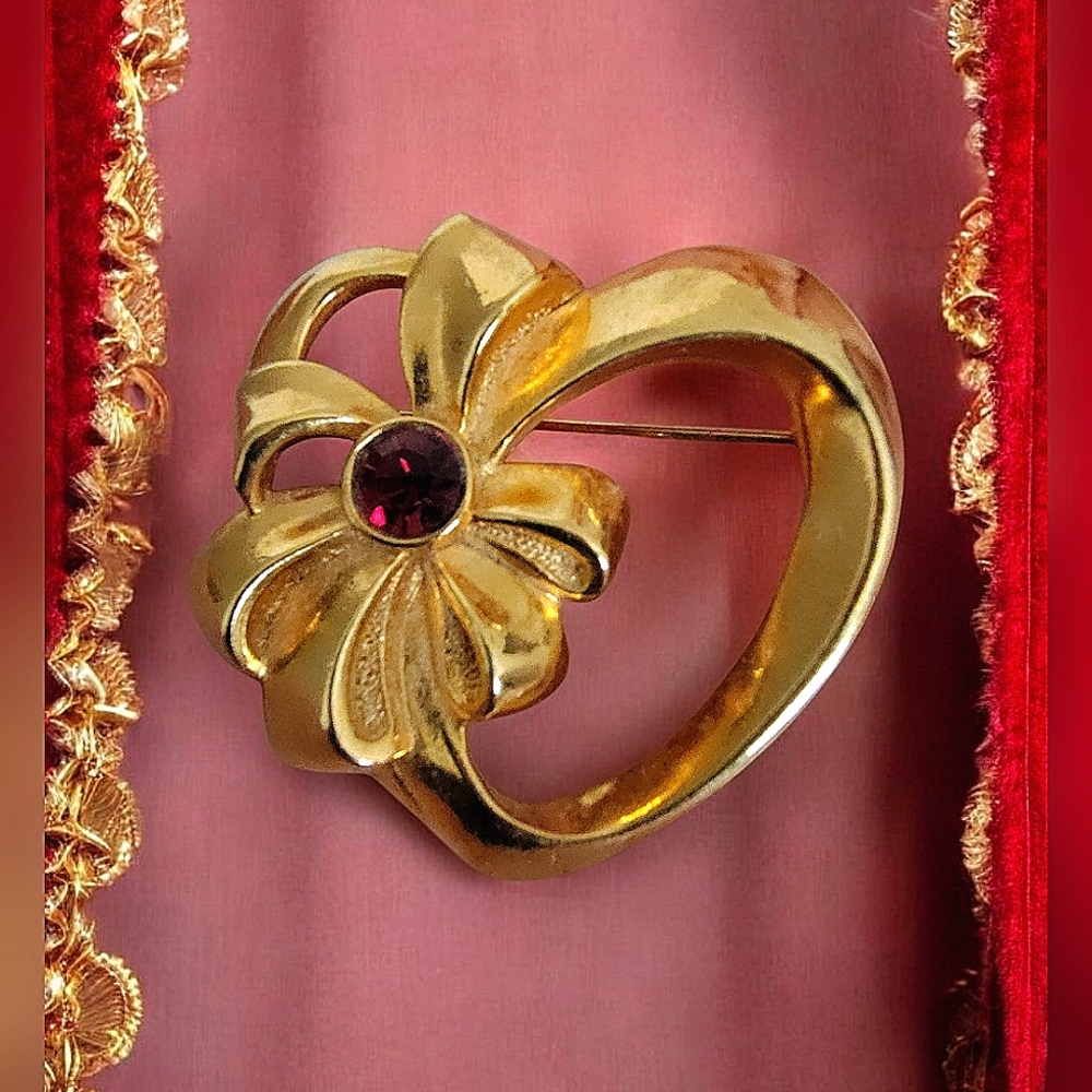 Vintage Avon Gold Tone Heart & Faux Ruby Birthstone Brooch Signed